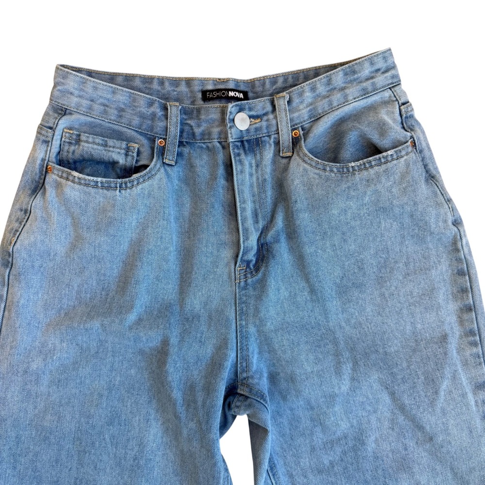 Fashion Nova Light Wash Distressed Hem Wide Leg Jeans Women Size 9 - Picture 3 of 11